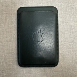 Apple Wallet in Green Leather (with FindMy)